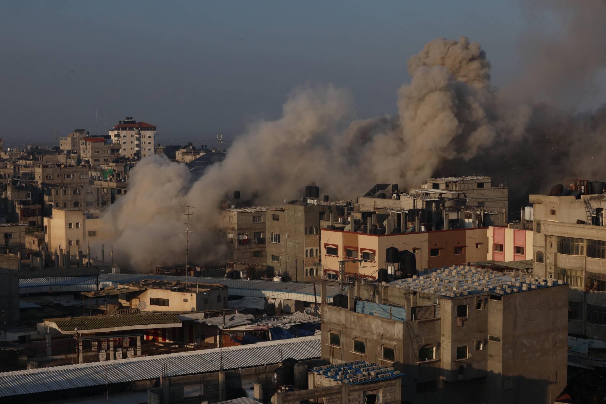 Smoke billows in Rafah after an Israeli air strike on the southern Gaza strip on December 1, 2023 [Said Khatab/AFP]