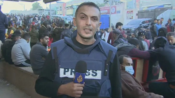 Moamen Al Sharafi reporting from Khan Younis on December 6,2023 [Al Jazeera]