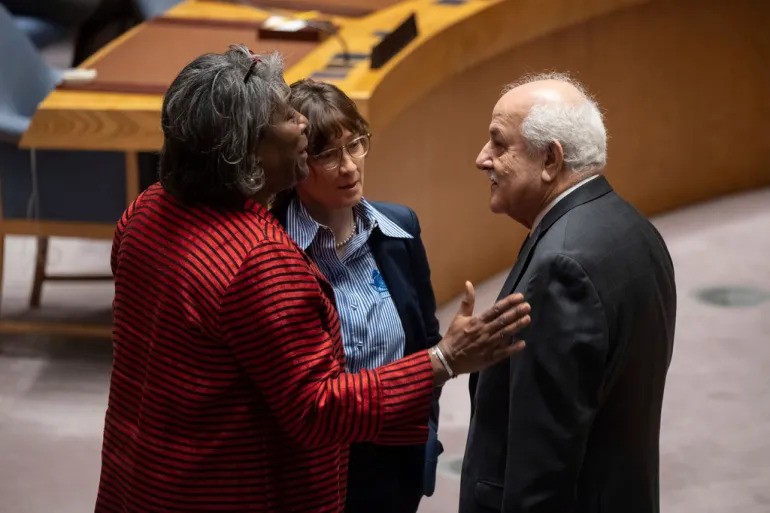 US Ambassador to the UN Linda Thomas-Greenfield, left, Palestinian Ambassador to the UN, Riyad Mansour, right, speak before the Security Council meeting at the UN headquarters [Yuki Iwamura/AP]