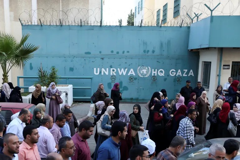 Palestinian employees of United Nations Relief and Works Agency (UNRWA) take part in a protest in Gaza City [Ibraheem Abu Mustafa/Reuers]