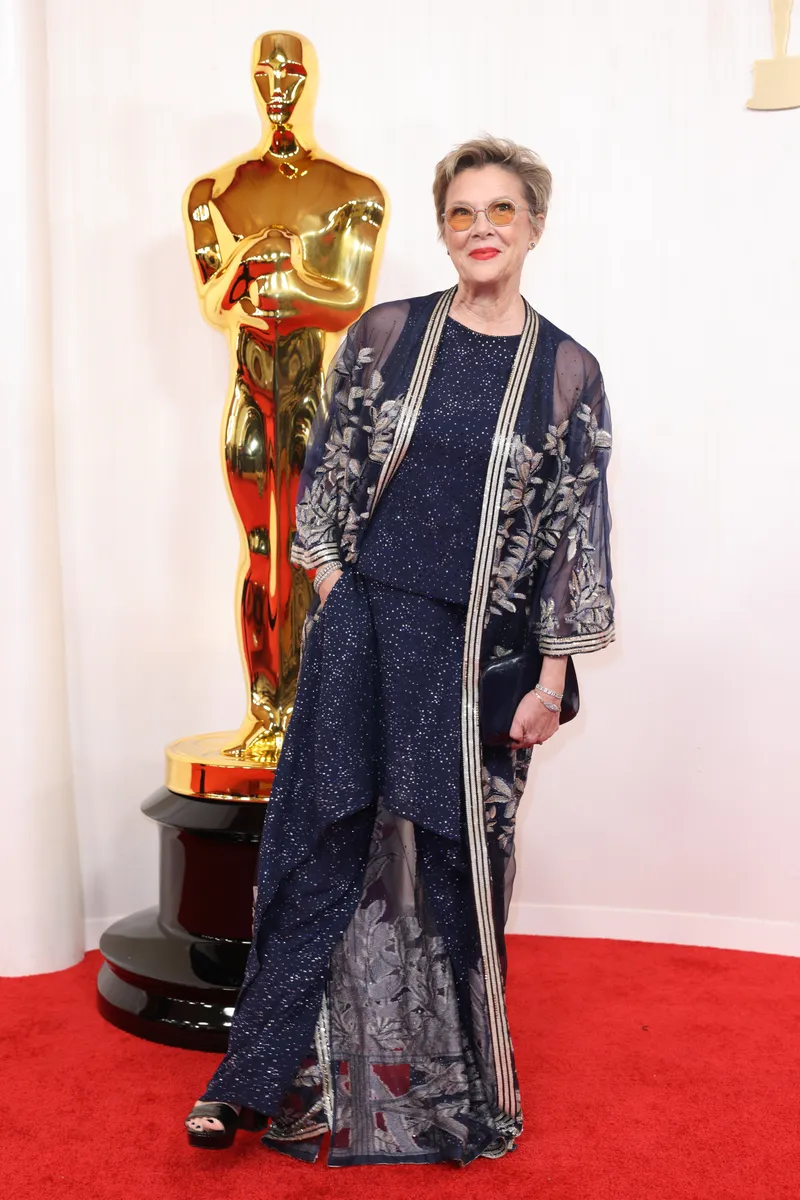 Annette Bening in Giorgio Armani (13/180)