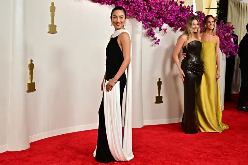 Greta Lee in Loewe (5/180)